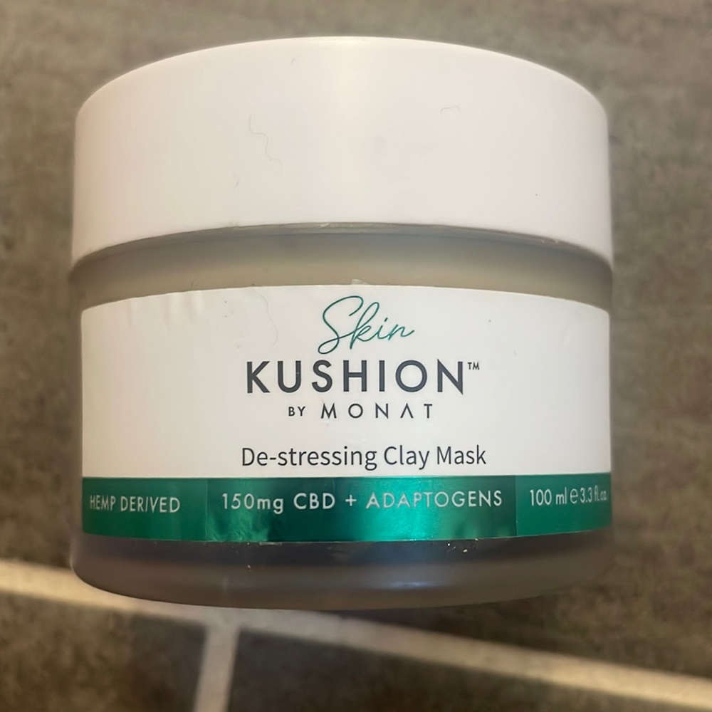 Monat kushion destressing clay mask brand new unopened